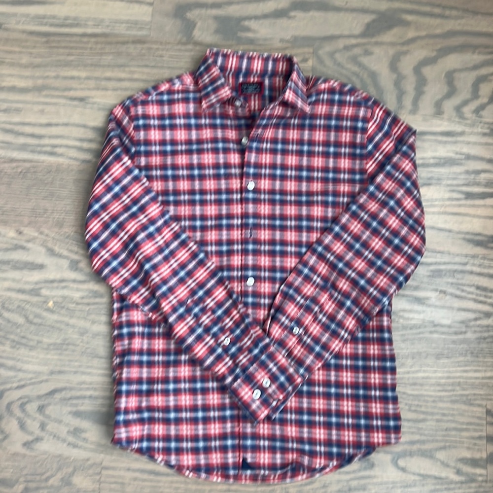 Untuckit men’s plaid shirt